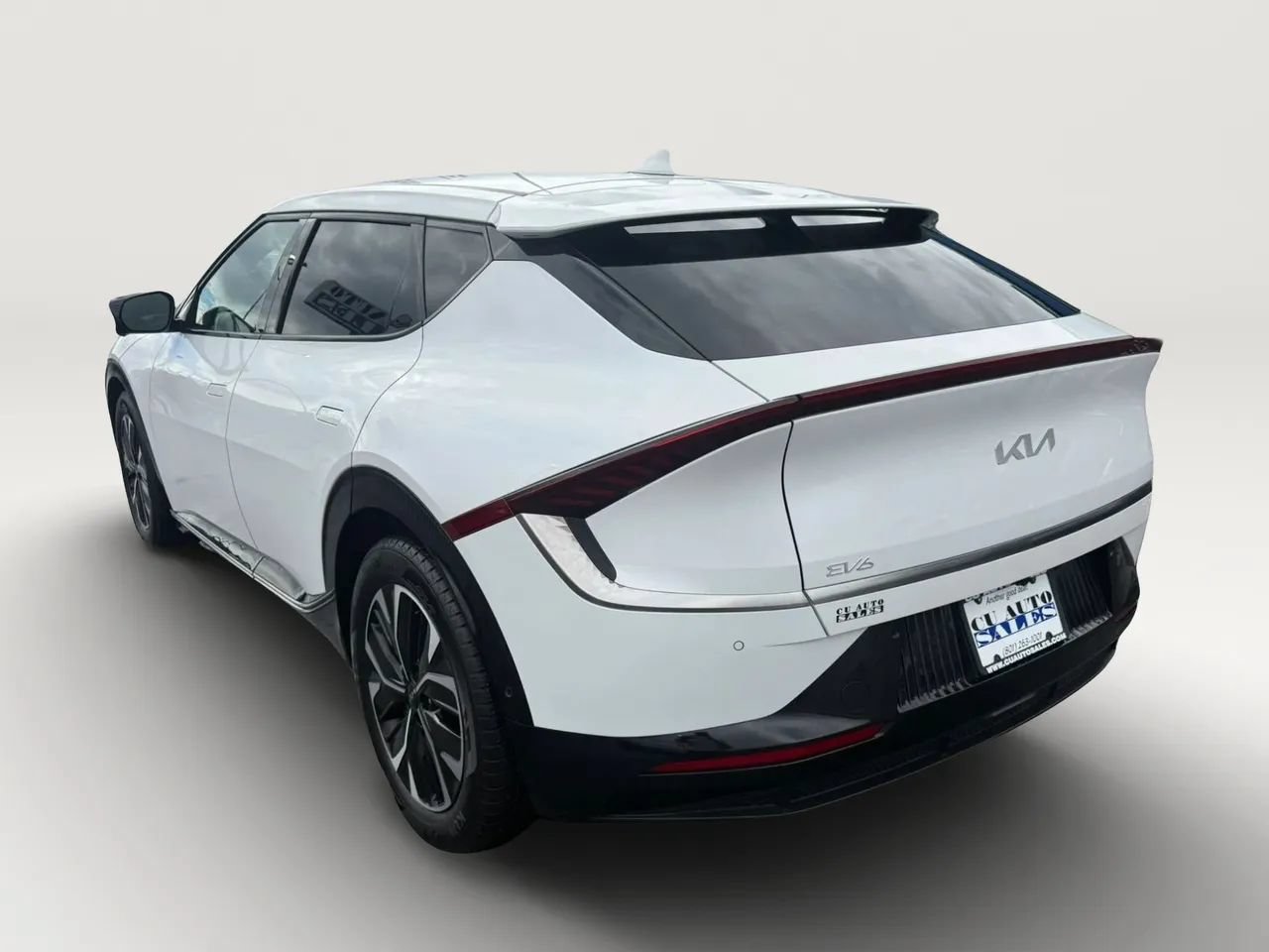 Used 2023 Kia EV6 Wind w/ Wind Technology Package AWD/4WD image 5