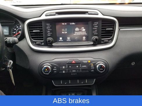 Used 2017 Kia Sorento LX w/ LX Convenience Package image 21