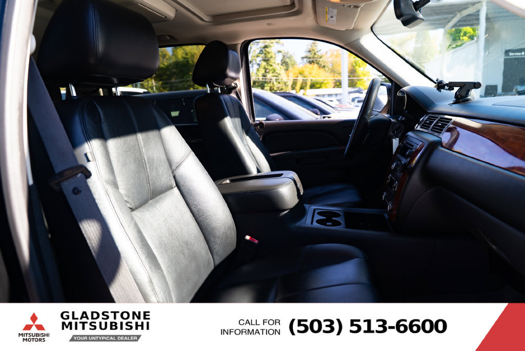 Used 2012 Chevrolet Suburban LT w/ Luxury Package AWD/4WD image 25