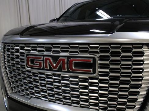 Used 2021 GMC Yukon Denali w/ Advanced Technology Package AWD/4WD image 33