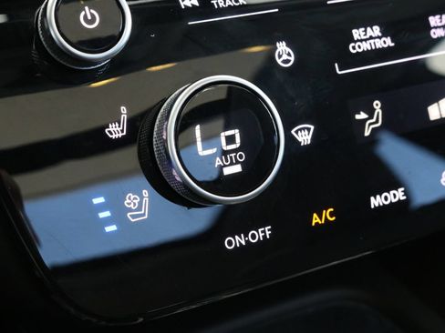 Certified 2025 INFINITI QX60 Luxe w/ Vision Package AWD/4WD image 22