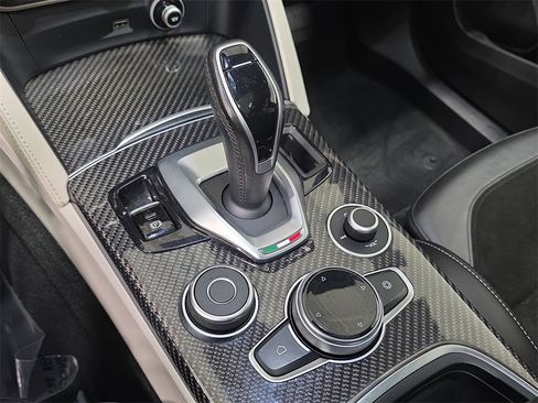 Used 2020 Alfa Romeo Stelvio Quadrifoglio image 30