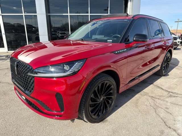 Used 2025 Lincoln Aviator Reserve w/ Equipment Group 201A AWD/4WD image 3