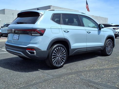 New 2026 Volkswagen Taos SE image 5