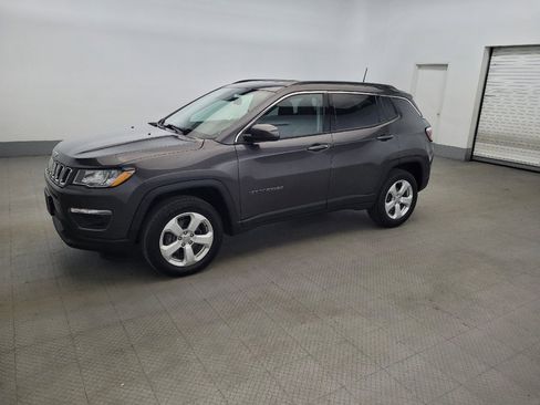 Used 2019 Jeep Compass Latitude image 3