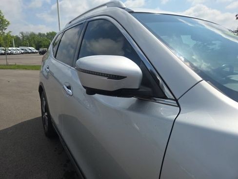 Used 2017 Nissan Rogue SL w/ SL Premium Package FWD image 5