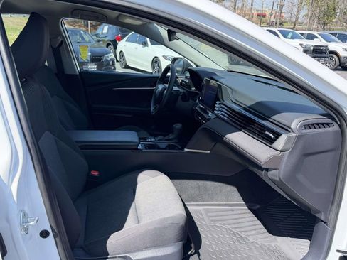 Used 2025 Toyota Camry LE image 12