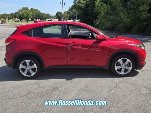 Used 2017 Honda HR-V LX image 2