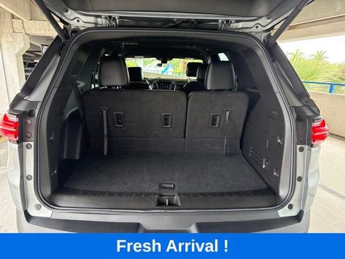 Used 2023 Chevrolet Traverse LT FWD image 5