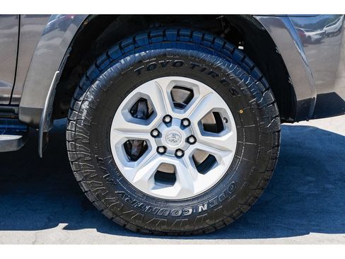 Used 2018 Toyota 4Runner SR5 Premium AWD/4WD image 10