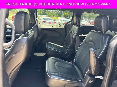 Used 2025 Chrysler Pacifica Limited FWD image 11