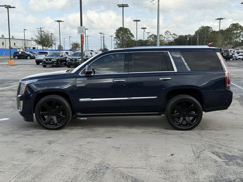 Used 2017 Cadillac Escalade Premium Luxury image 10