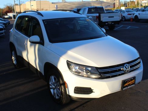 Used 2017 Volkswagen Tiguan S image 4