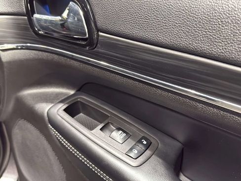 Used 2021 Jeep Grand Cherokee Limited AWD/4WD image 17