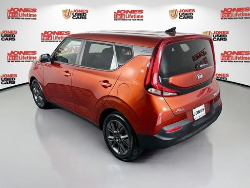 Used 2021 Kia Soul S FWD image 2