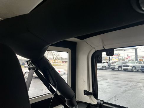 Used 2018 Jeep Wrangler Unlimited Sport S image 43