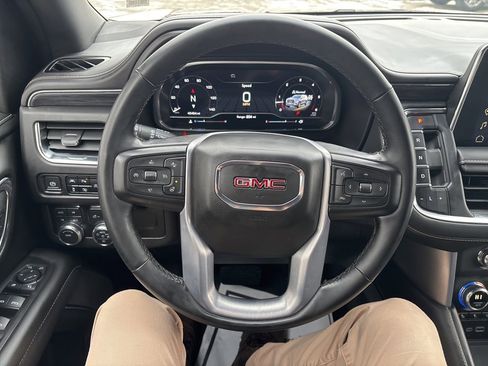 Used 2023 GMC Yukon SLT w/ SLT Premium Package image 27