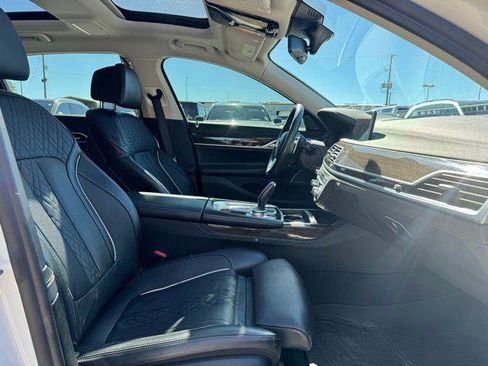 Used 2020 BMW 740i image 29
