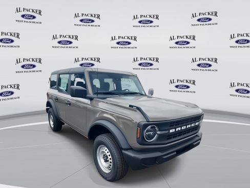 New 2025 Ford Bronco 4-Door image 7