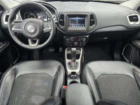 Used 2017 Jeep Compass Latitude w/ Popular Equipment Group FWD image 18