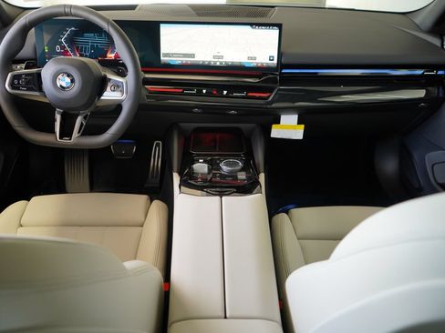 Used 2026 BMW 530i w/ M Sport Package RWD image 14