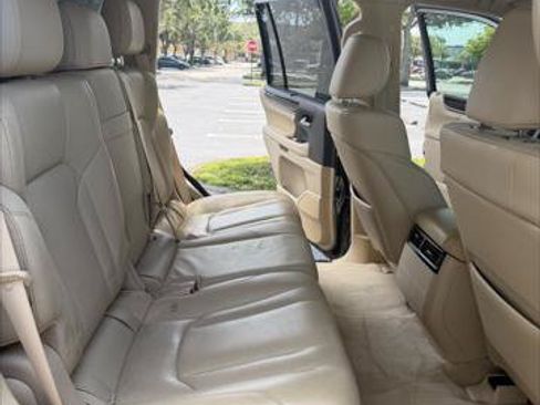 Used 2018 Lexus LX 570 4WD image 16
