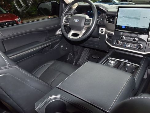 Used 2022 Ford Expedition XLT RWD image 16
