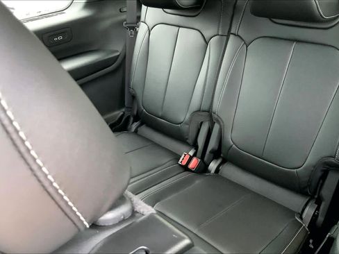 New 2026 Jeep Grand Cherokee L Limited w/ Limited Altitude Package AWD/4WD image 17