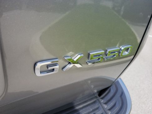 Used 2025 Lexus GX 550 w/ Accessory Package (2T) AWD/4WD image 10