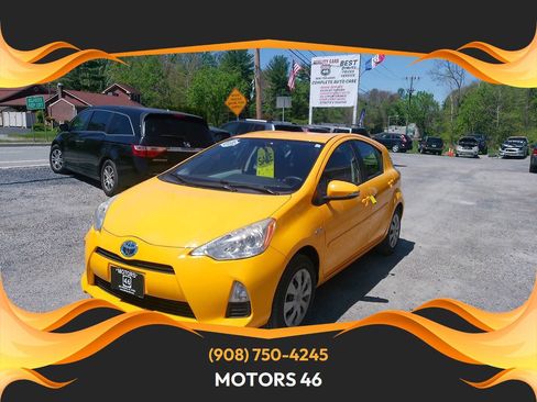 Used 2014 Toyota Prius C Two FWD image 1