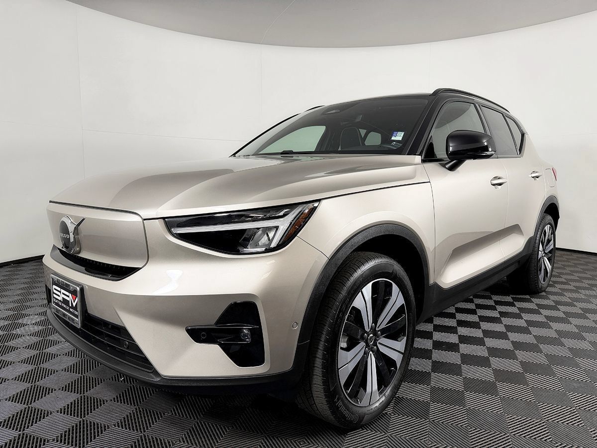 Used 2023 Volvo XC40 Recharge Plus w/ Protection Package Premier AWD/4WD image 2