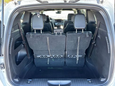 Used 2025 Chrysler Pacifica Select image 33