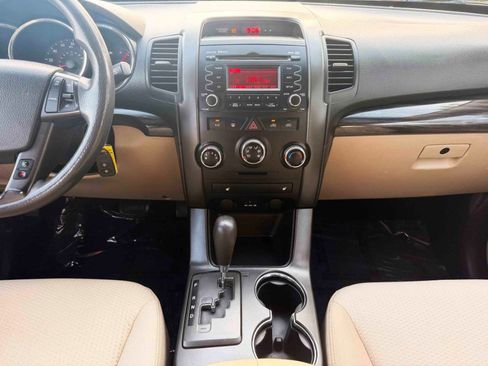 Used 2012 Kia Sorento LX w/ V6 Convenience Pkg image 21