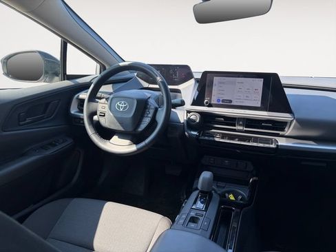 Used 2025 Toyota Prius LE FWD image 10