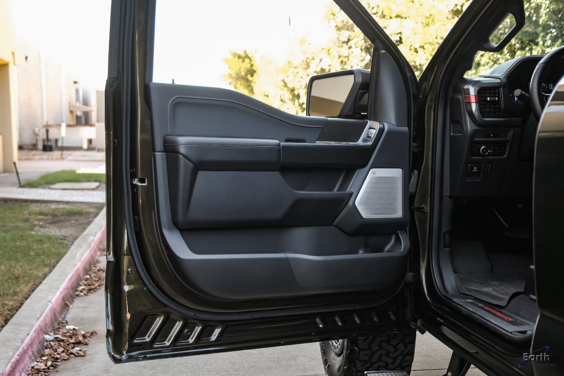 Used 2025 Ford F150 Raptor AWD/4WD image 93
