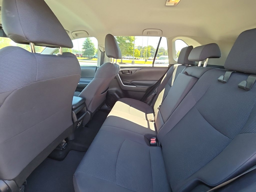 Used 2020 Toyota RAV4 LE FWD image 11