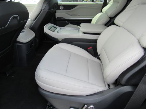 New 2025 Lincoln Navigator Reserve image 12