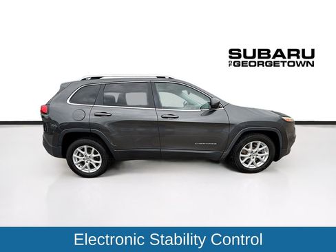 Used 2015 Jeep Cherokee Latitude FWD image 8