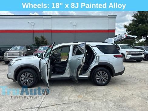 Used 2025 Nissan Pathfinder SV FWD image 14