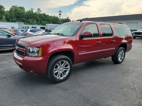 Used 2011 Chevrolet Suburban LT w/ Luxury Package image 3