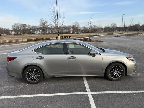 Used 2016 Lexus ES 350 w/ Premium Package w/Wood Trim FWD image 5