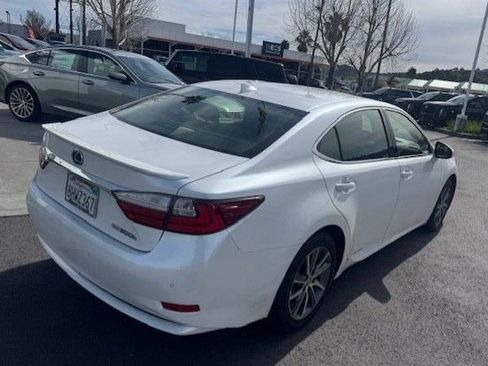 Used 2016 Lexus ES 300h w/ Navigation System Package image 6