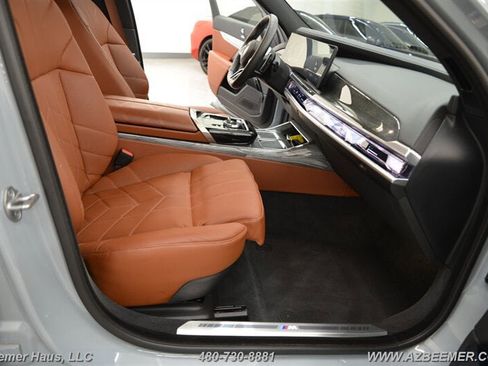 Used 2023 BMW 760i xDrive w/ Parking Assistance Package image 18