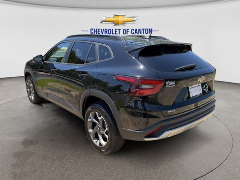 Used 2024 Chevrolet Trax LT w/ LT Convenience Package FWD image 7