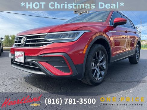 Used 2023 Volkswagen Tiguan SE image 2