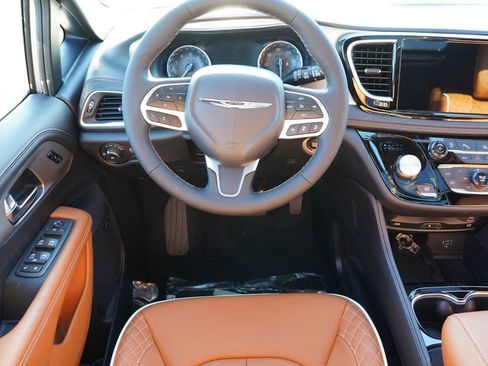 New 2026 Chrysler Pacifica Pinnacle image 15