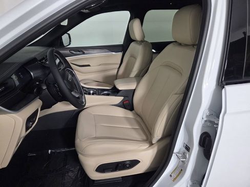 New 2026 Jeep Grand Cherokee Limited RWD image 9