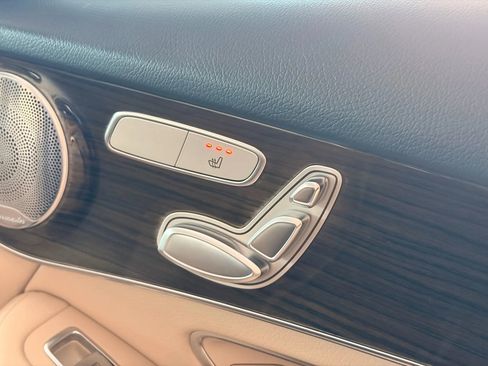 Used 2019 Mercedes-Benz GLC 300 GLC 300 4MATIC Sport Utility 4 image 21