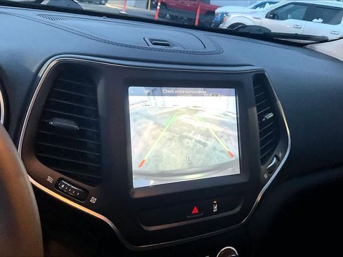 Used 2022 Jeep Cherokee Latitude Lux w/ Sun & Sound Group image 28