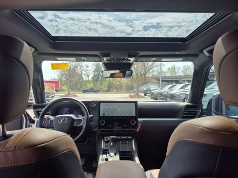 Used 2024 Lexus GX 550 w/ Accessory Package (Z1) AWD/4WD image 13